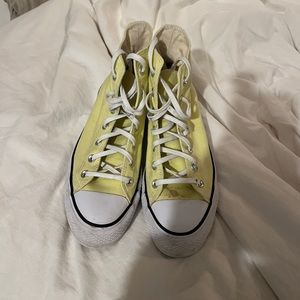 Women’s yellow/light green Converse